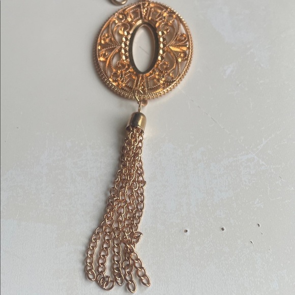 Jewelry - Elegant Gold Tassel Pendant Necklace